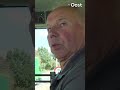 Deze omweg rijdt Gerrit met zijn trekker door gesloten spoorwegovergang  | RTV Oost