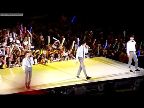 KCON 2013 HD - 2AM (투에이엠) - Intro & singing Bruno Mars' Just the Way You Are