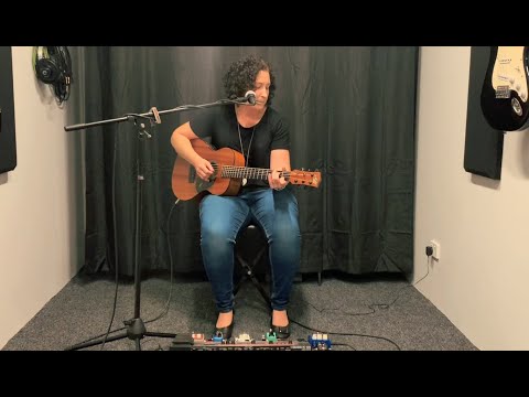 Nyssa Ray - live looping cover of 'Come Said The Boy' by Mondo Rock