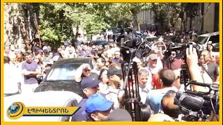 Ծառուկյանին հարցաքննում են. հարյուրավոր աջակիցներ են հավաքվել ՔԿ-ի մոտ