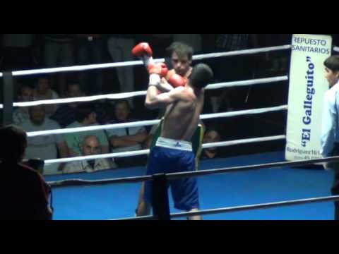 Carlos "La Cobra" Carmona de Tandil ganó por puntos a Luciano Laza de Chivilcoy