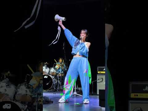 QWER (큐더블유이알) - T.B.H (고민중독) @ QWER 1st World Tour "Rockation" In Fort Worth [20251111]