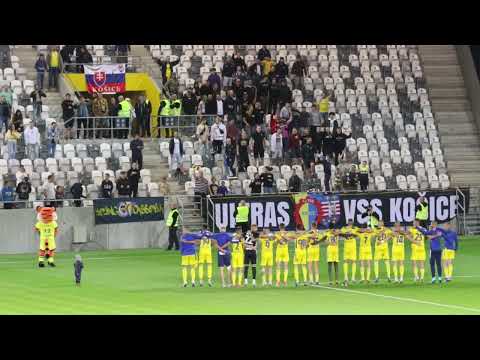 Fanúšikovia FC Košice oslavujú s hráčmi víťazstvo