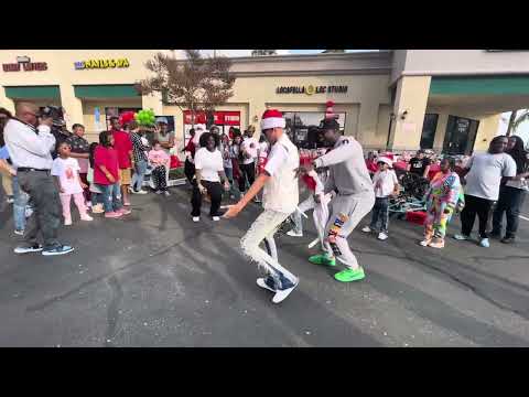 Christmas toy drive, a LIT time is what we have !#jboyz #dancebattle #toydrive #alwayshappy