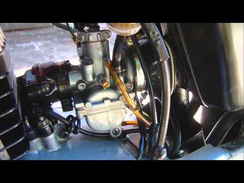 Carburetion of a 2-stroke Suzuki Ax 100 [FHD] motorcycle