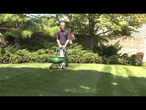 How to Use a Scotts® Broadcast Spreader on Your Lawn