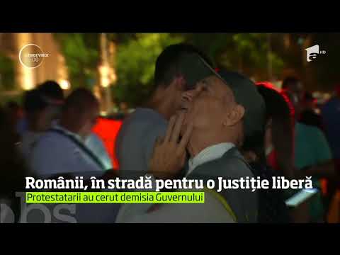 Românii s-au întors, cu miile, în stradă, pentru a protesta faţă de modificările la legile ju