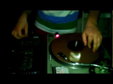 DJ Qmak @ scratch spontan w Puzzlach