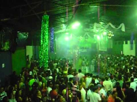 Festa da Bateria Chapa Quente na Quadra da Unidos dos Morros Santos 2012.MOV