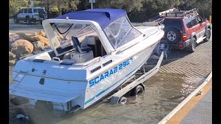 How to easily launch and retrieve a big boat alone without getting your feet wet! Scarab 2300.