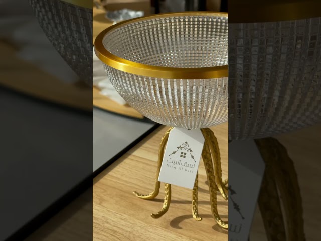 حامل ضيافة شفاف مع قاعدة ذهبية