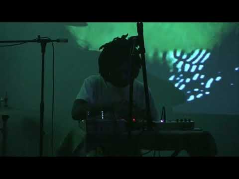 TEEBS "ESTARÁ" RELEASE /// GARAGE SHOW