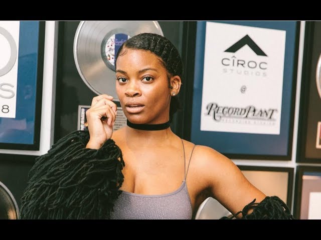 Video Pronunciation of Ari Lennox in English