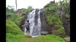 preview picture of video 'CURUG SAWER BOGOR : Waterfall in the middle of rice field'