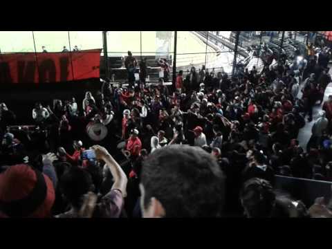 "Yo soy sabalero de la cuna - Entrada Los de Siempre" Barra: Los de Siempre • Club: Colón