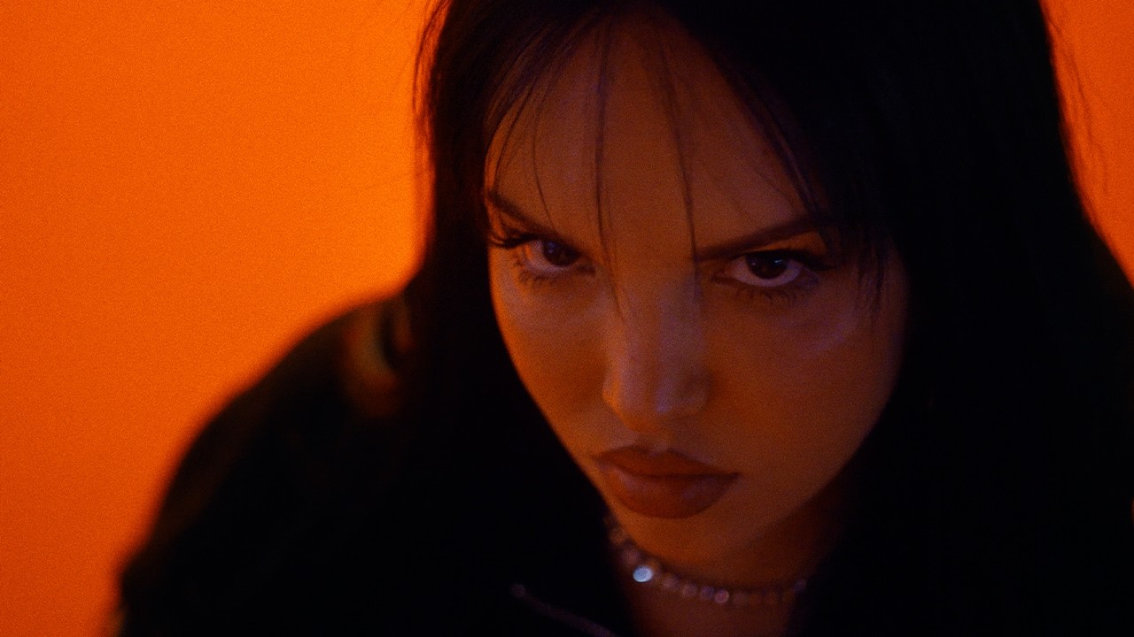  mit dem Titel 'Crashout Freestyle' / Video ((jetzt ansehen))