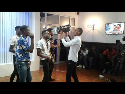 Twenty fingers feat feedback moz-abana esse body