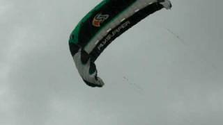 preview picture of video 'Zwarte kiezel Pat Flysurfer'