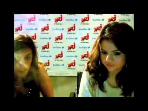 Selena Gomez Sexy Twit-Cam Chat
