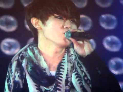 [FANCAM] 08.02.12 - Music Bank in Paris Special Stage (SHINee, 2PM, BEAST, U-Kiss)