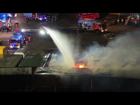 Hamburg Wilhemsburg - Feuer bei Lagerei im Pollhornweg
