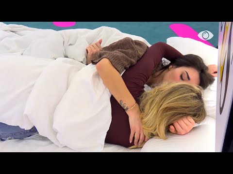 Greta përlotet, Selin e puth në buzë