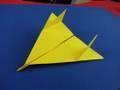 Floating Paper Airplane Semplice aereo di carta ...