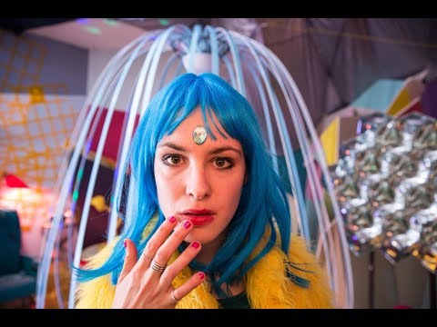 Electric Girl Filmclip 1 (deutsch)