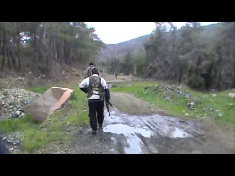 استعداد وانطلاق مقاتلي كتيبة الأخوة بالله للتصدي لقوات النظام التي تحاول التقدم في جبهة بيت شردق في ريف اللاذقية