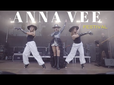 ANNA VEE - Live Festival Performance