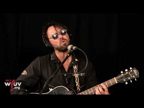 Shakey Graves - "Ready Or Not" (Live at WFUV)