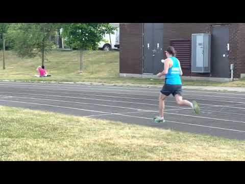 Joggling 3-Ball 200m in 31.81 Seconds