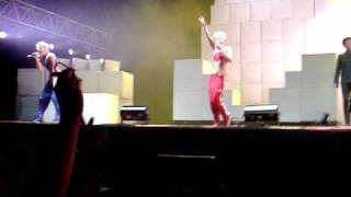 Pet Shop Boys in Lima - "Se A Vida É" / "Discoteca" / "Viva La Vida" / "Domino Dancing" (Oct '09)