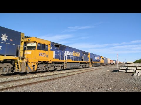 7AM5 Pacific National Container Freight Train  (10/4/2022) - PoathTV Australian Railways