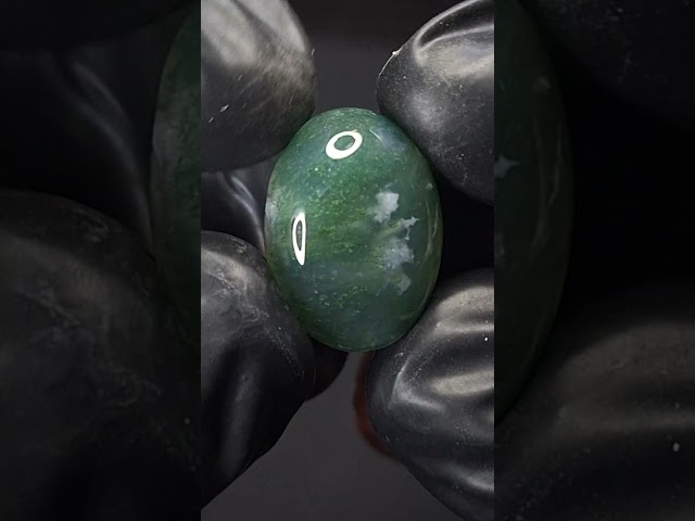 حجر عقيق طحلبي طبيعي