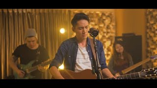 Fireplace Worship - Praise to the One