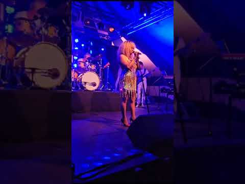 Hot Leggs Tina Turner tribute show – A Change Is Gonna Come live