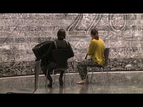 CHALKBOARD. Heather Roche i Eva Zöllner (clarinet i acordió)