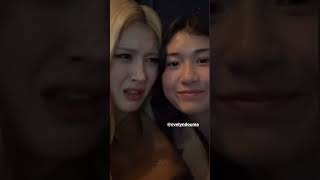 somi and evelyn representing you and your sister 🤣🤍 #somi #jeonsomi #evelyndouma #전소미 #kpop