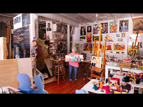 Ein Künstlerloft in Tribeca voller Tausende von Gemälden