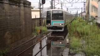 preview picture of video 'JR相模線厚木駅の線路が冠水　2013.9.15'