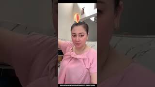 Download lagu Tante dasteran kelihatan jelas langsung di ganti sambil nyemil di dapur bikin melongo tiktoklive 720 mp3