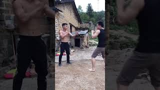 Download lagu A young man defeated by martial arts instructor in one move. Support Chinese Kung Fu. mp3