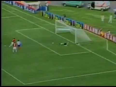 Nilmar Honorato (Internacional) - 16/08/2003 - Bahia 1x3 Internacional - 1 gol