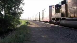 preview picture of video 'UP Railex Train Westbound on Buttermilk Curve - July 2011'