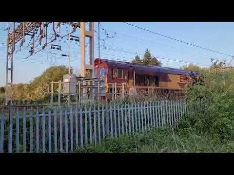 4S47 - DB66s - EWS branded red shed 66063 tonight on blue box duties north of Doxey Junction