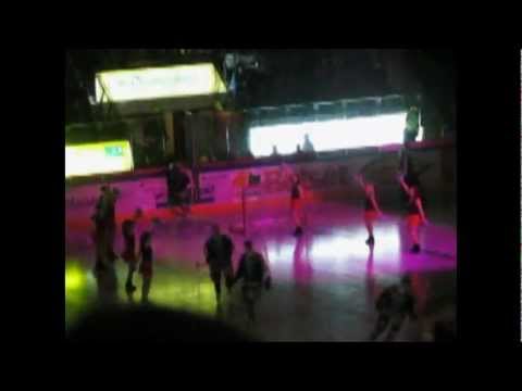 Sisääntuloshow ottelussa JYP-HPK 24.9.2004