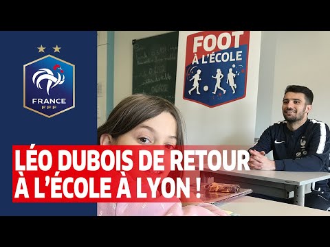 Léo Dubois, visite surprise dans une école à Lyon, Equipe de France I FFF 2020