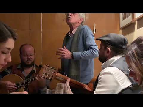 Olhos Estranhos (Fado Corrido) (Feat. Victor Castelo)