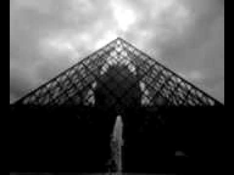 pourquoi la pyramide du louvre est en verre